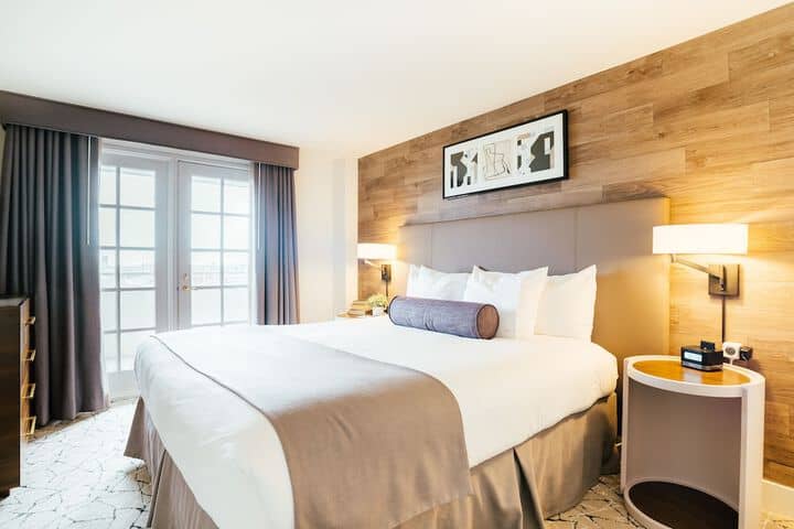 Room 10 of 43